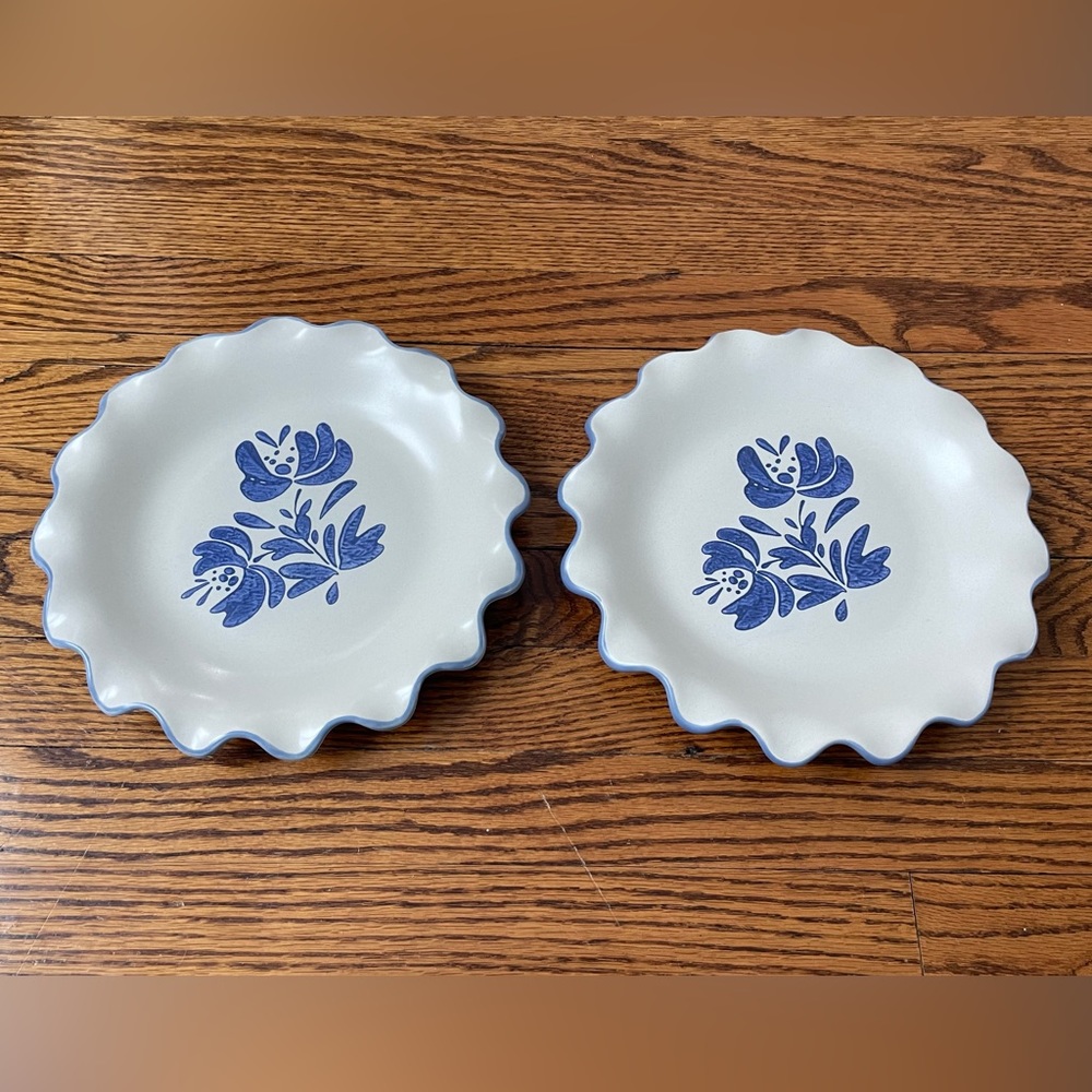 Pfaltzgraff Yorktowne Fluted 10” Plates